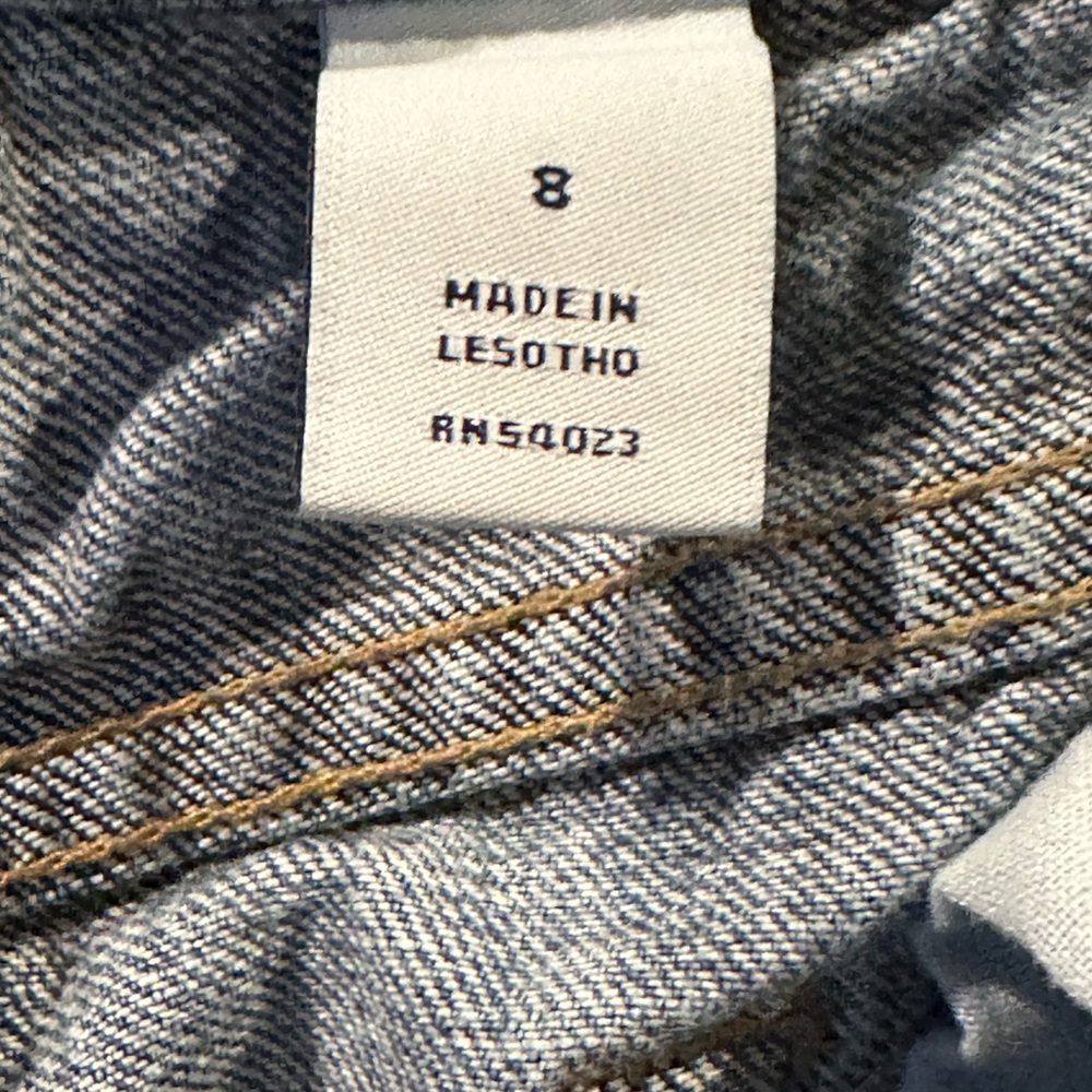 2004 Gap Low Rise Flare Jeans Size 8 31” inseam - Picture 4 of 6